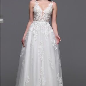 DaVinci White Lace Wedding Dress